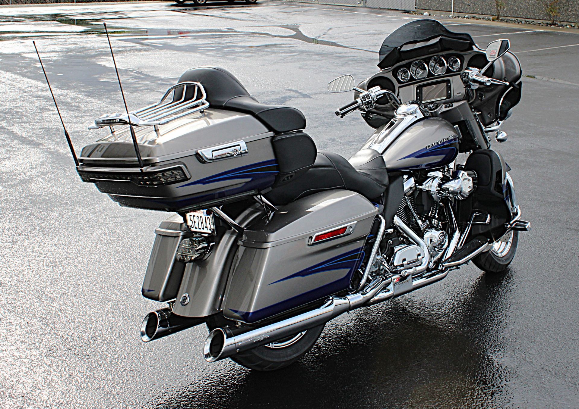2017 Harley-Davidson CVO™ Limited in Burlington, Washington - Photo 5