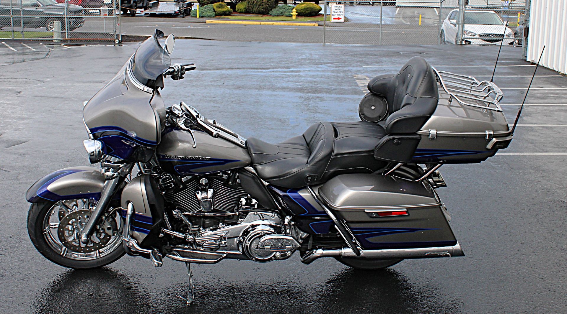 2017 Harley-Davidson CVO™ Limited in Burlington, Washington - Photo 6