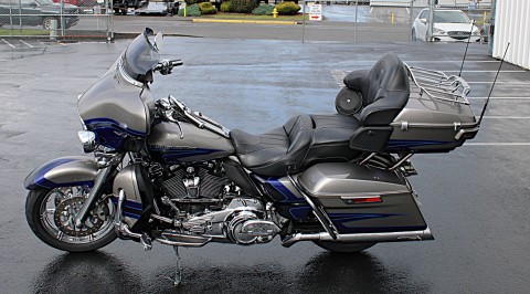 2017 Harley-Davidson CVO™ Limited in Burlington, Washington - Photo 6