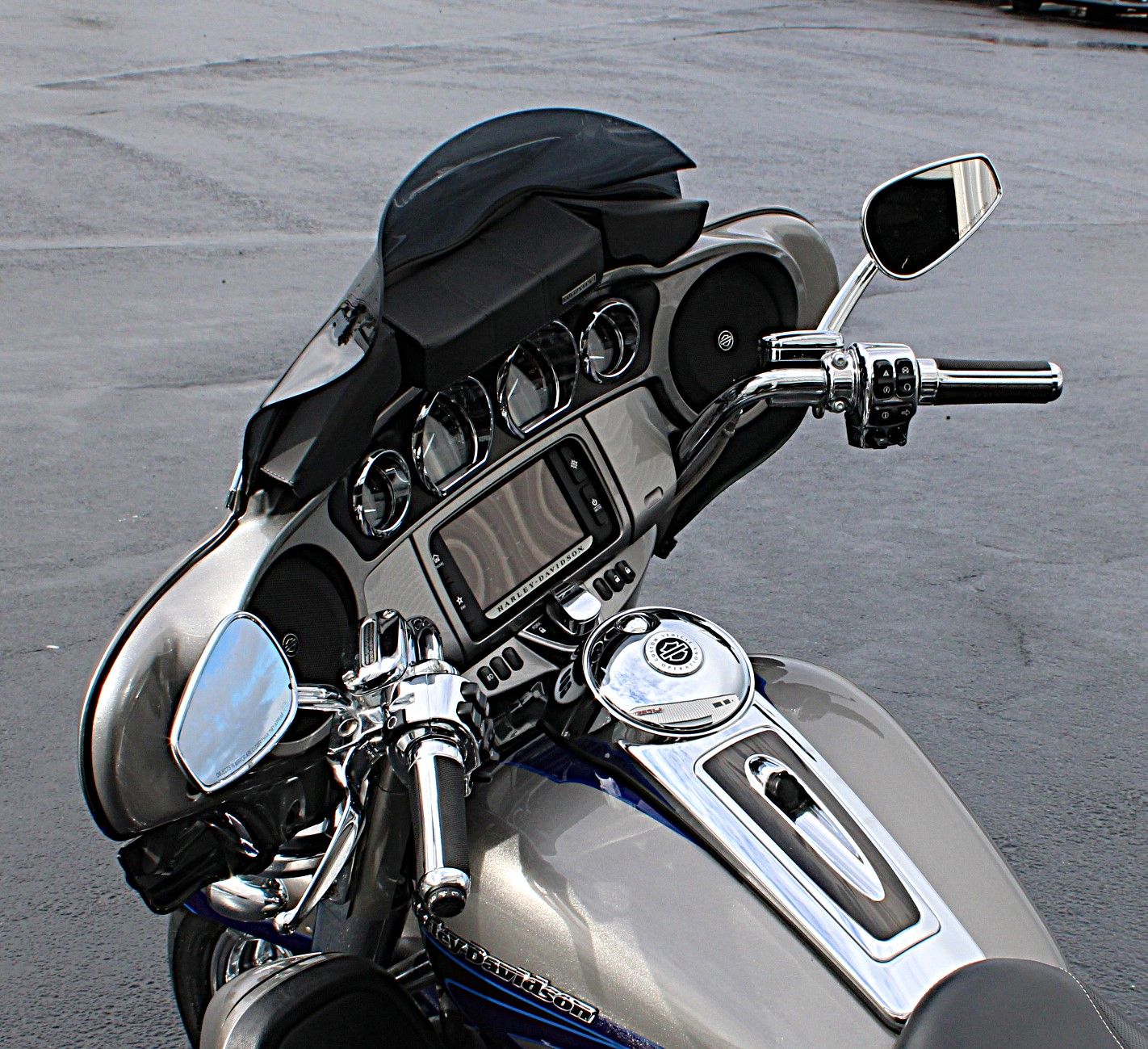 2017 Harley-Davidson CVO™ Limited in Burlington, Washington - Photo 8