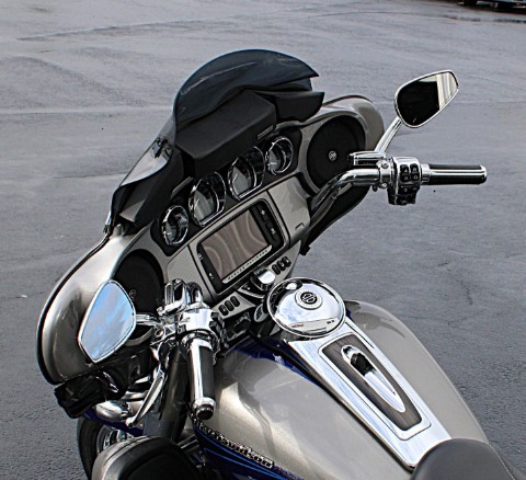 2017 Harley-Davidson CVO™ Limited in Burlington, Washington - Photo 8