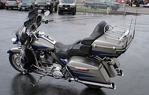 2017 Harley-Davidson CVO™ Limited in Burlington, Washington - Photo 10