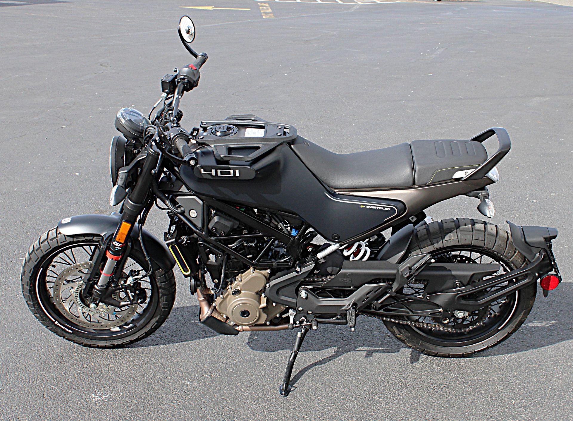 2023 Husqvarna Svartpilen 401 in Burlington, Washington - Photo 9