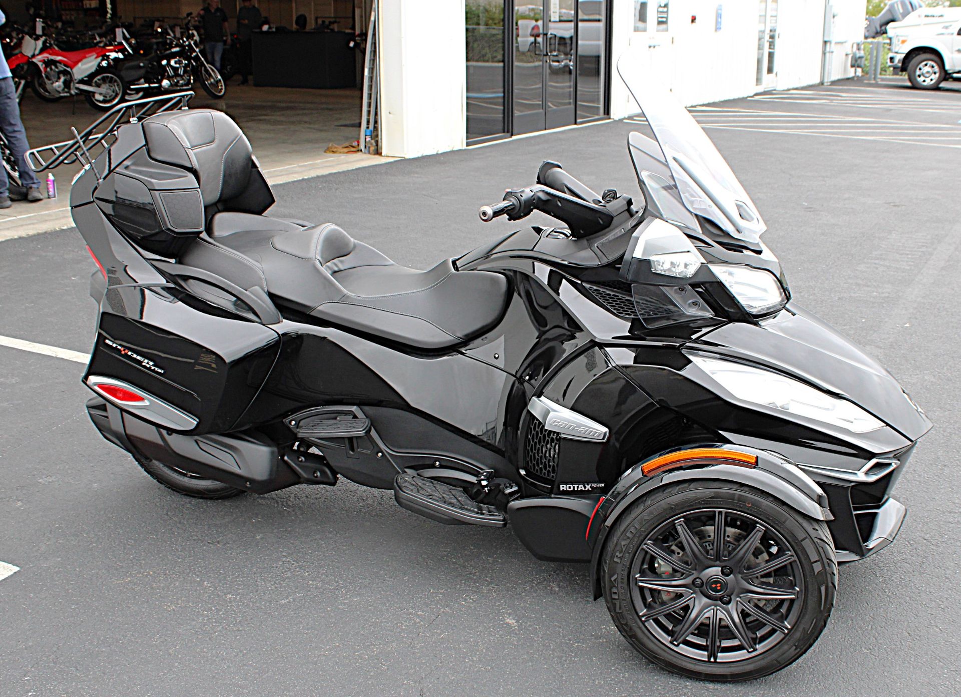 2015 Can-Am Spyder® RT-S SE6 in Burlington, Washington - Photo 8