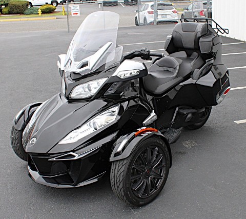 2015 Can-Am Spyder® RT-S SE6 in Burlington, Washington - Photo 2