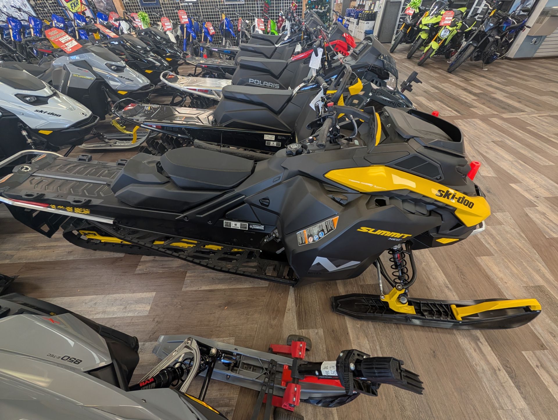 2026 Ski-Doo Summit NEO+ 600 EFI ES Hurricane 1.75 w/ FlexEdge  2