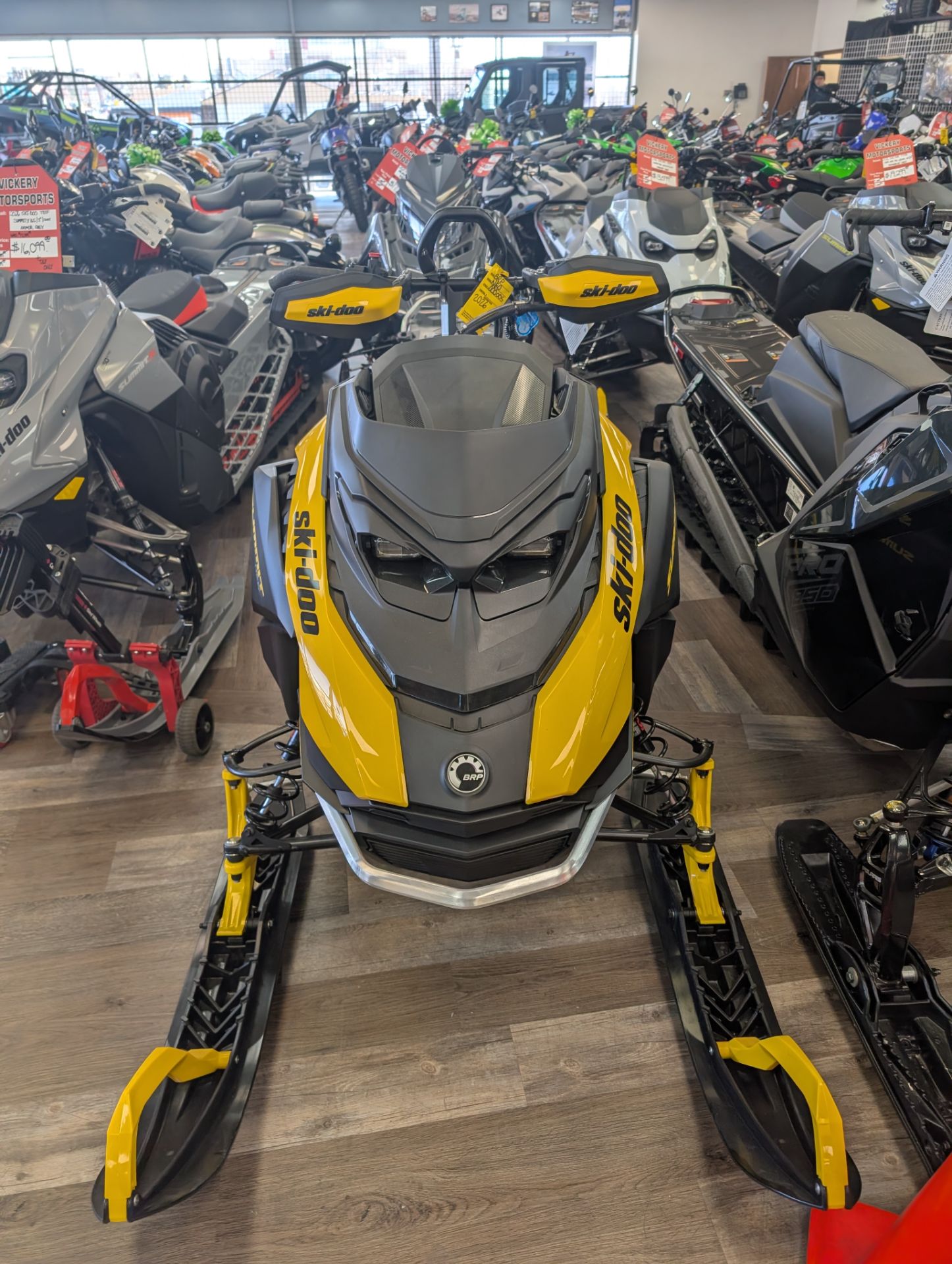 2026 Ski-Doo Summit NEO+ 600 EFI ES Hurricane 1.75 w/ FlexEdge HAC