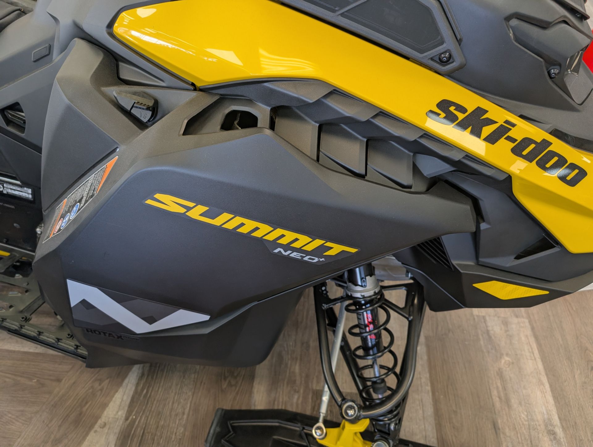 2026 Ski-Doo Summit NEO+ 600 EFI ES Hurricane 1.75 w/ FlexEdge HAC