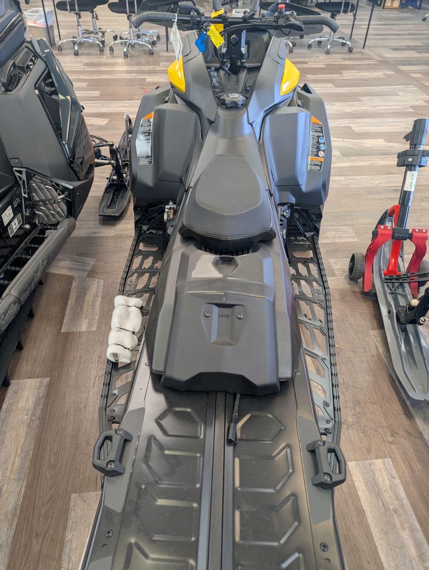 2026 Ski-Doo Summit NEO+ 600 EFI ES Hurricane 1.75 w/ FlexEdge  7