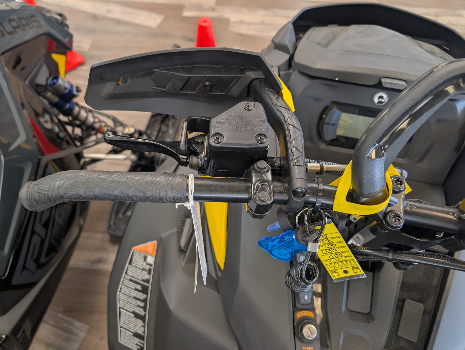 2026 Ski-Doo Summit NEO+ 600 EFI ES Hurricane 1.75 w/ FlexEdge  8
