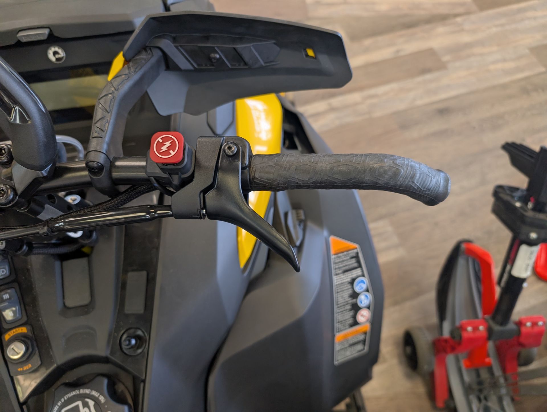 2026 Ski-Doo Summit NEO+ 600 EFI ES Hurricane 1.75 w/ FlexEdge  9