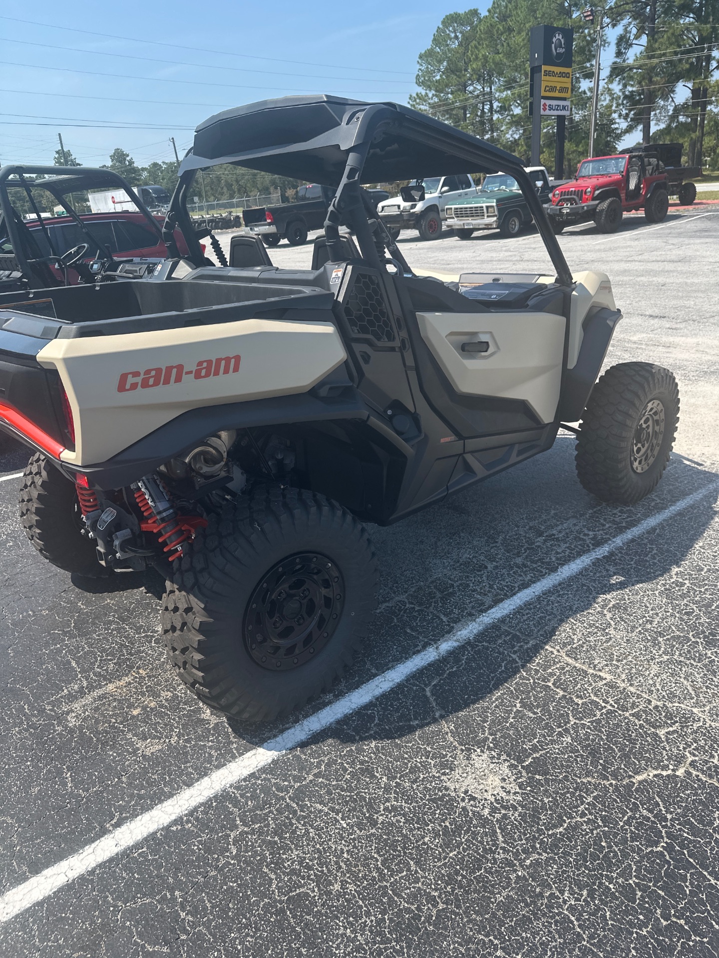 2023 Can-Am™ Commander XT-P 4