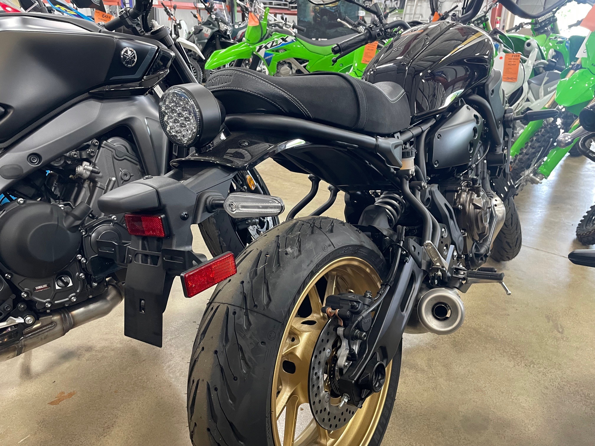 2025 Yamaha XSR700 3