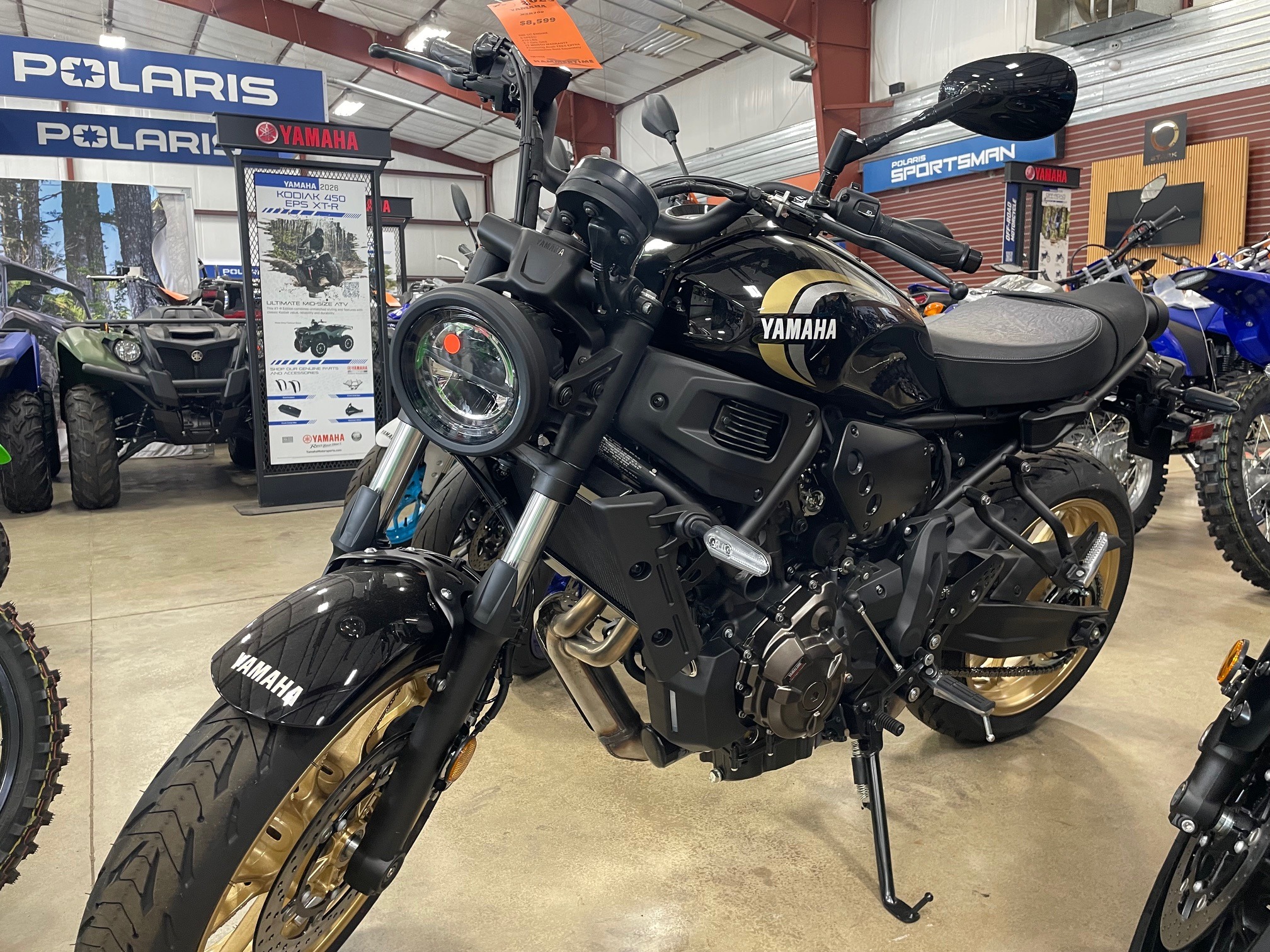 2025 Yamaha XSR700 1