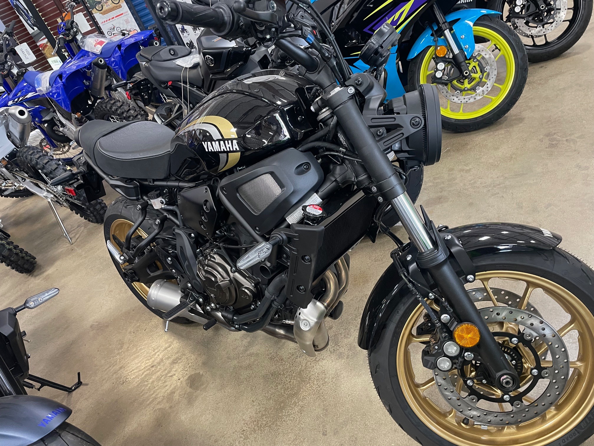 2025 Yamaha XSR700 2