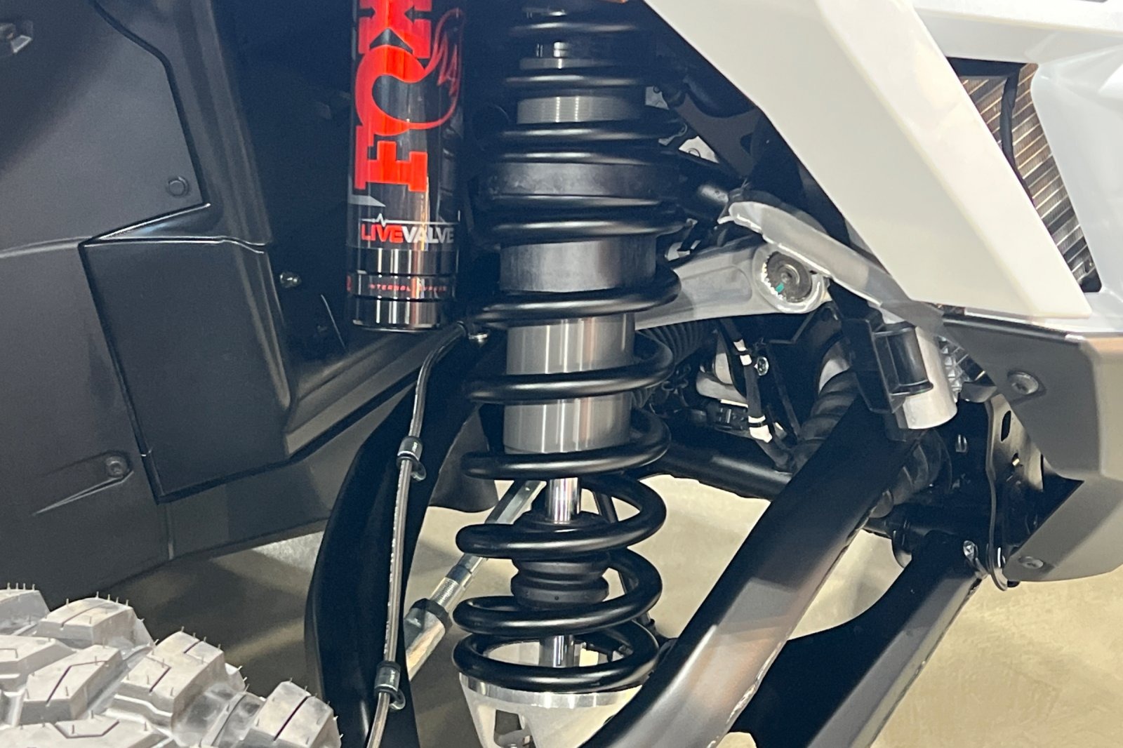 2026 Polaris RZR Pro R 4 Ultimate 8