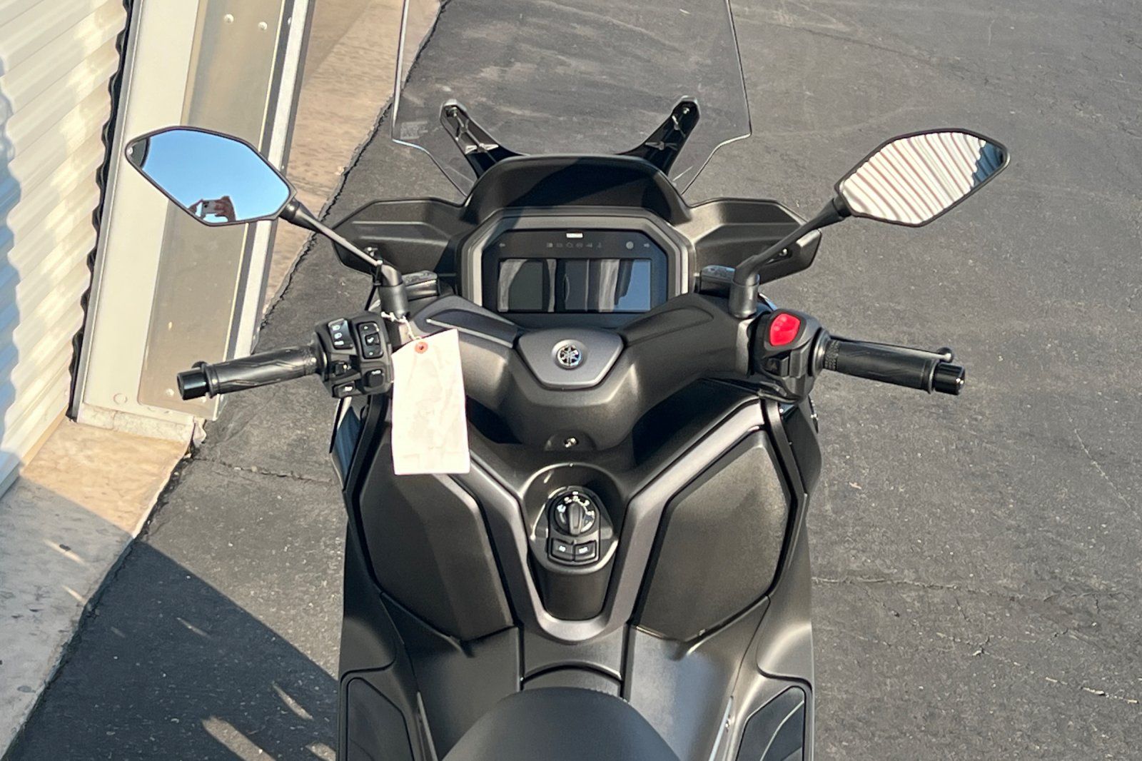 2025 Yamaha XMAX 11
