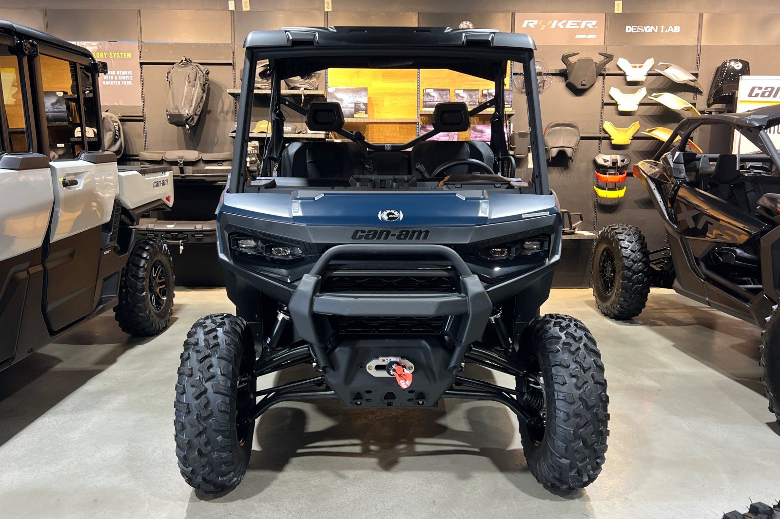 2026 Can-Am™ Defender XT HD11 with 10.25 in. touchscreen displa 4