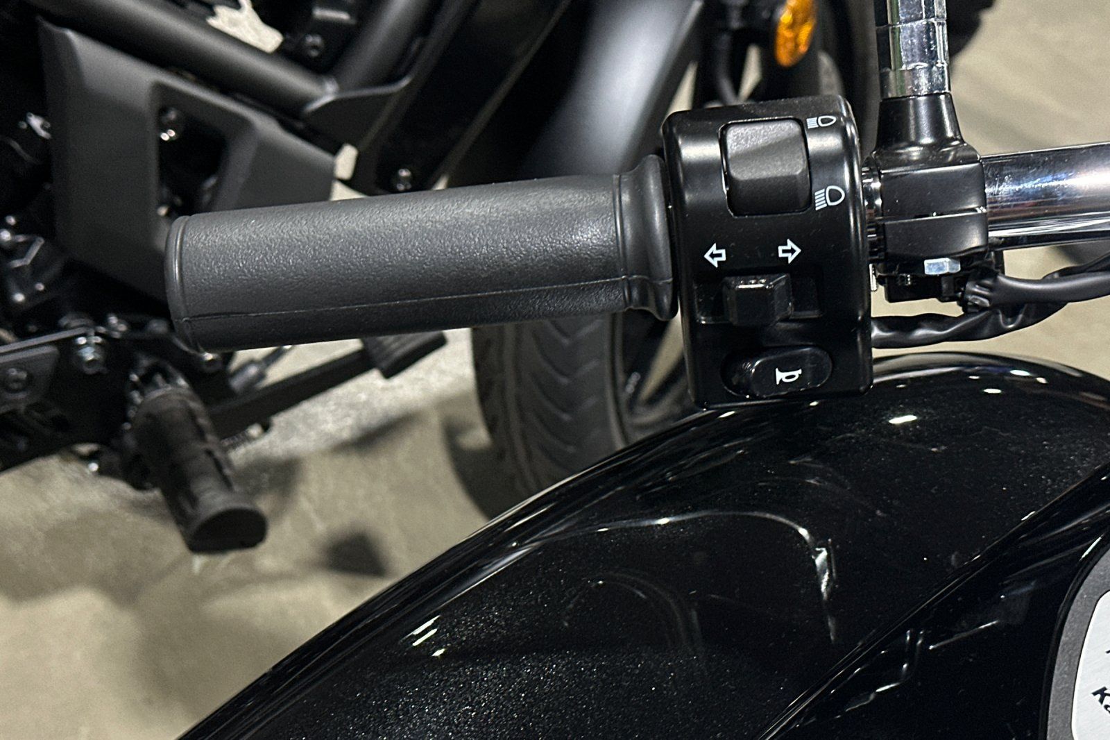 2026 Kawasaki Vulcan® 900 Custom 12