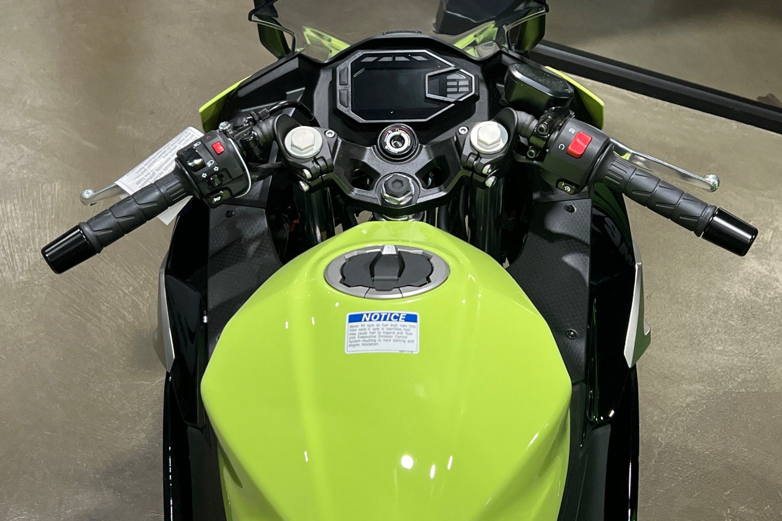 2026 Kawasaki Ninja® 500 ABS 11