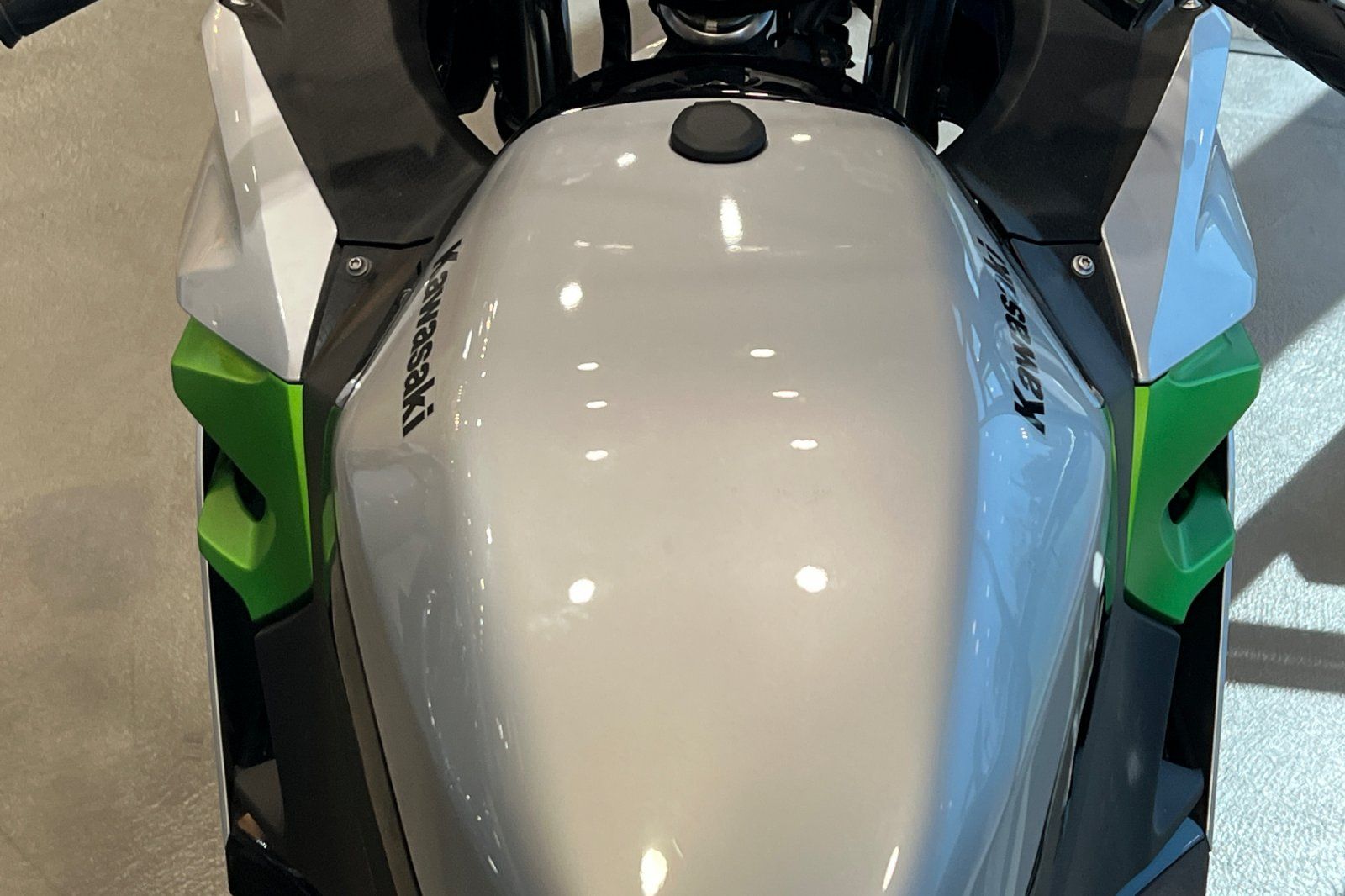 2024 Kawasaki Ninja e-1 ABS 7