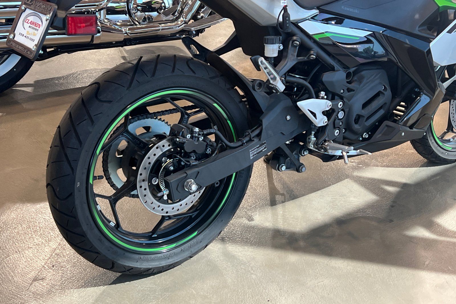 2024 Kawasaki Ninja e-1 ABS 8