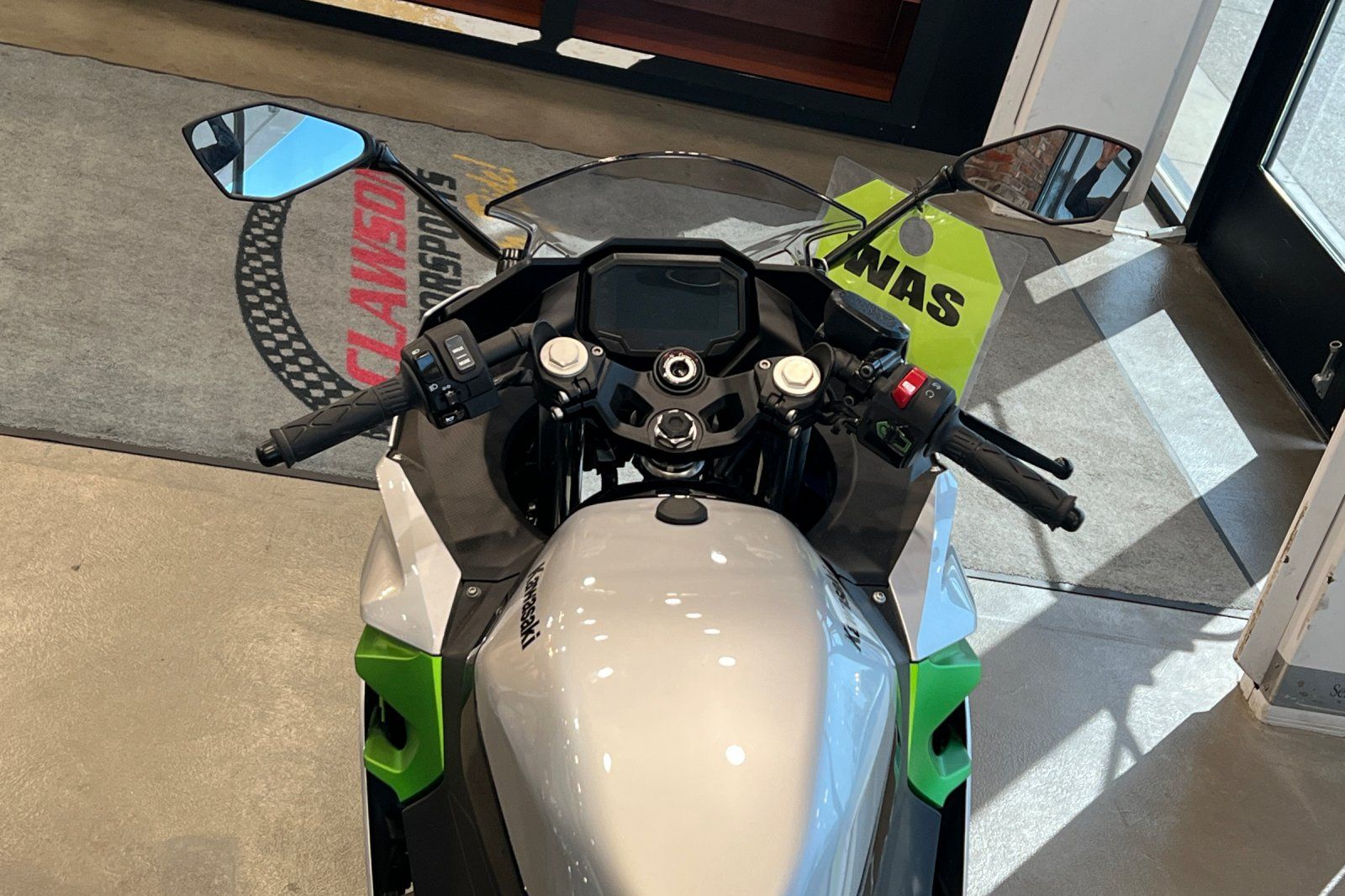 2024 Kawasaki Ninja e-1 ABS 9