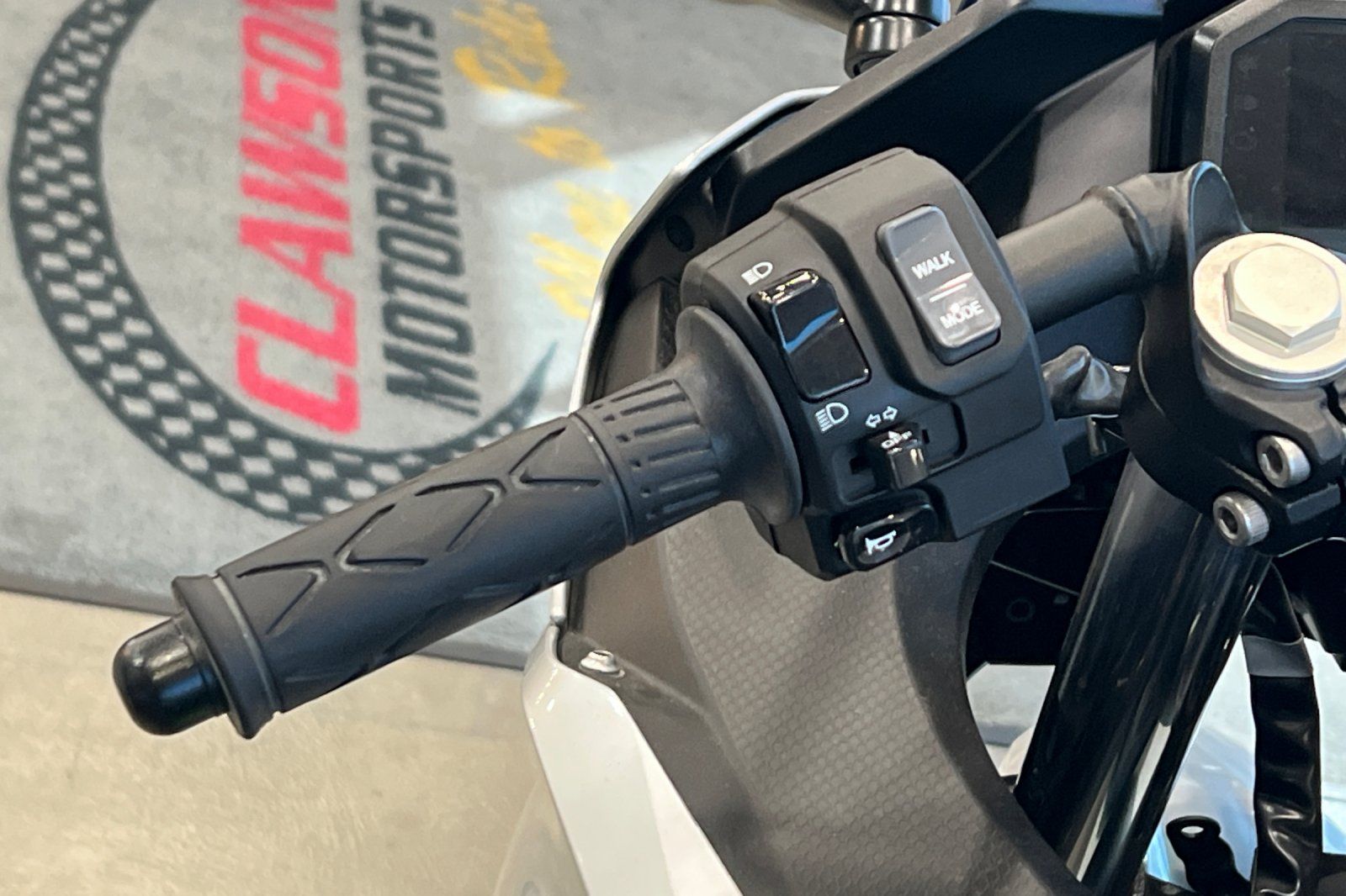 2024 Kawasaki Ninja e-1 ABS 10