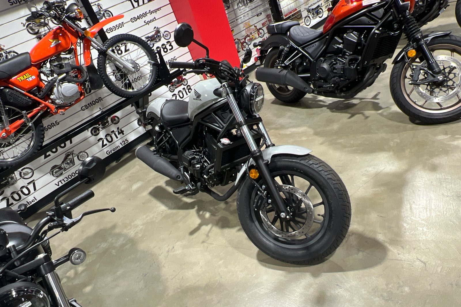 2026 Honda Rebel 300 E-Clutch 3