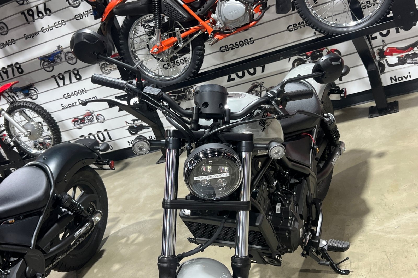 2026 Honda Rebel 300 E-Clutch 6