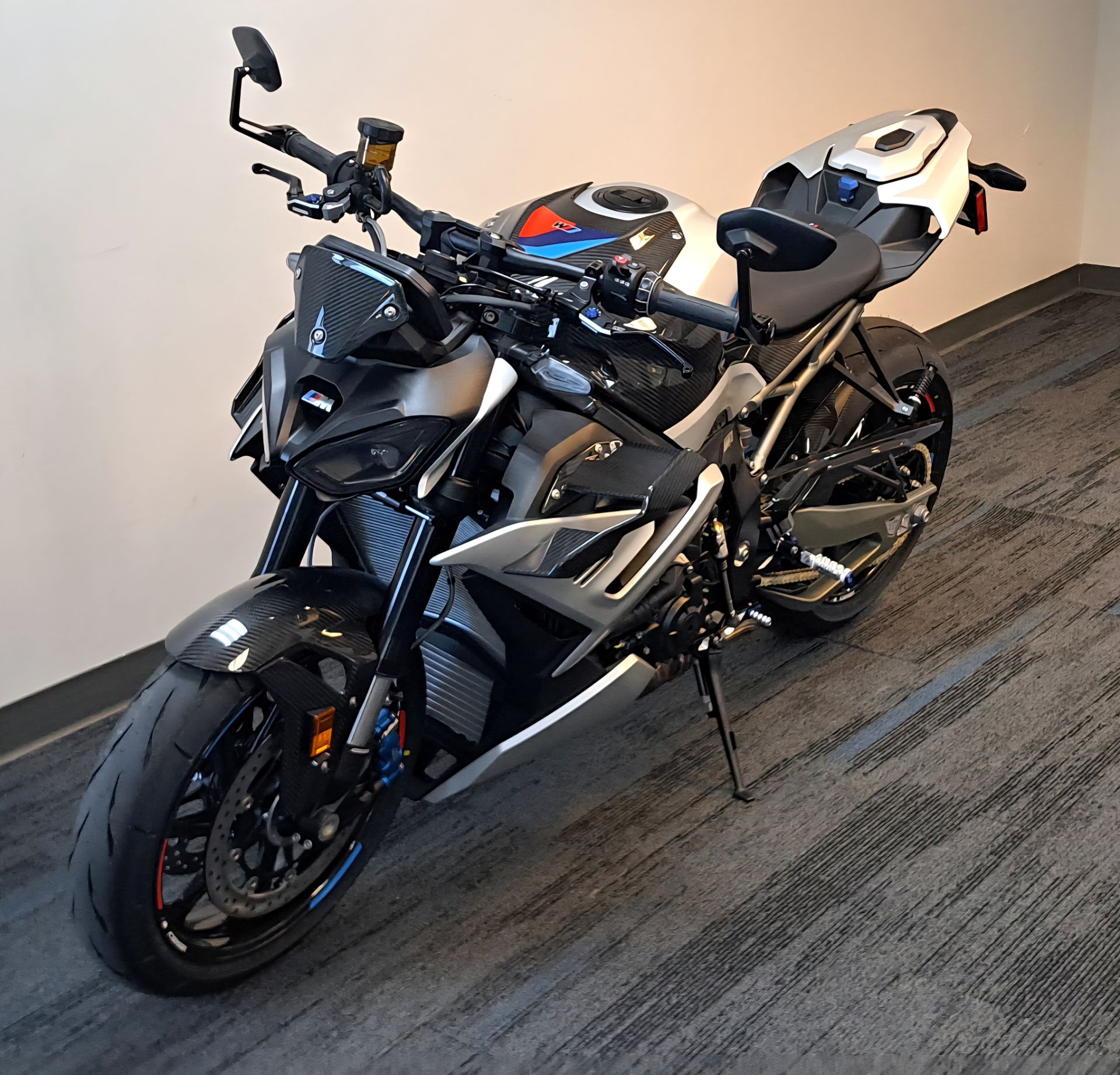 2026 BMW M1000R 6