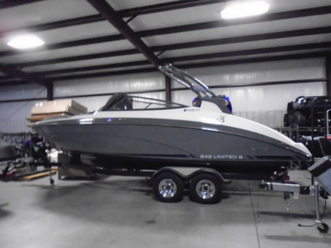 2016 Yamaha 242 Limited S — photo 1 of 9