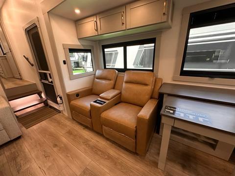 rvページ Model Z 3300 Fifth Wheels | Brinkley RV