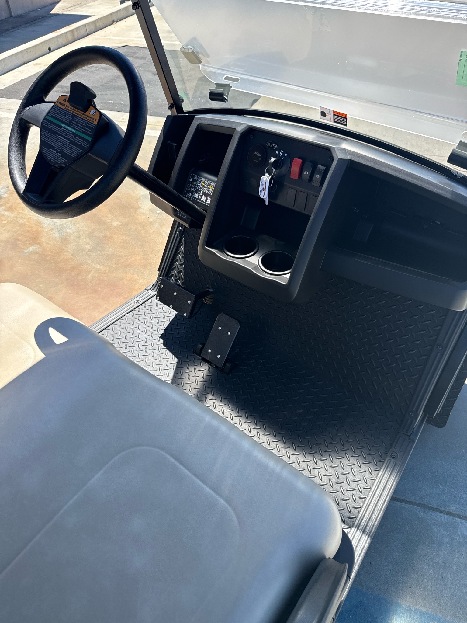 2027 Cushman HAULER photo 2