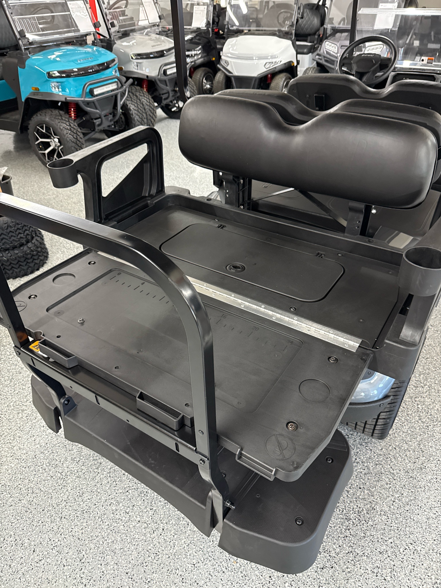 2027  Express 6 Touring S ELiTE Lithium 5