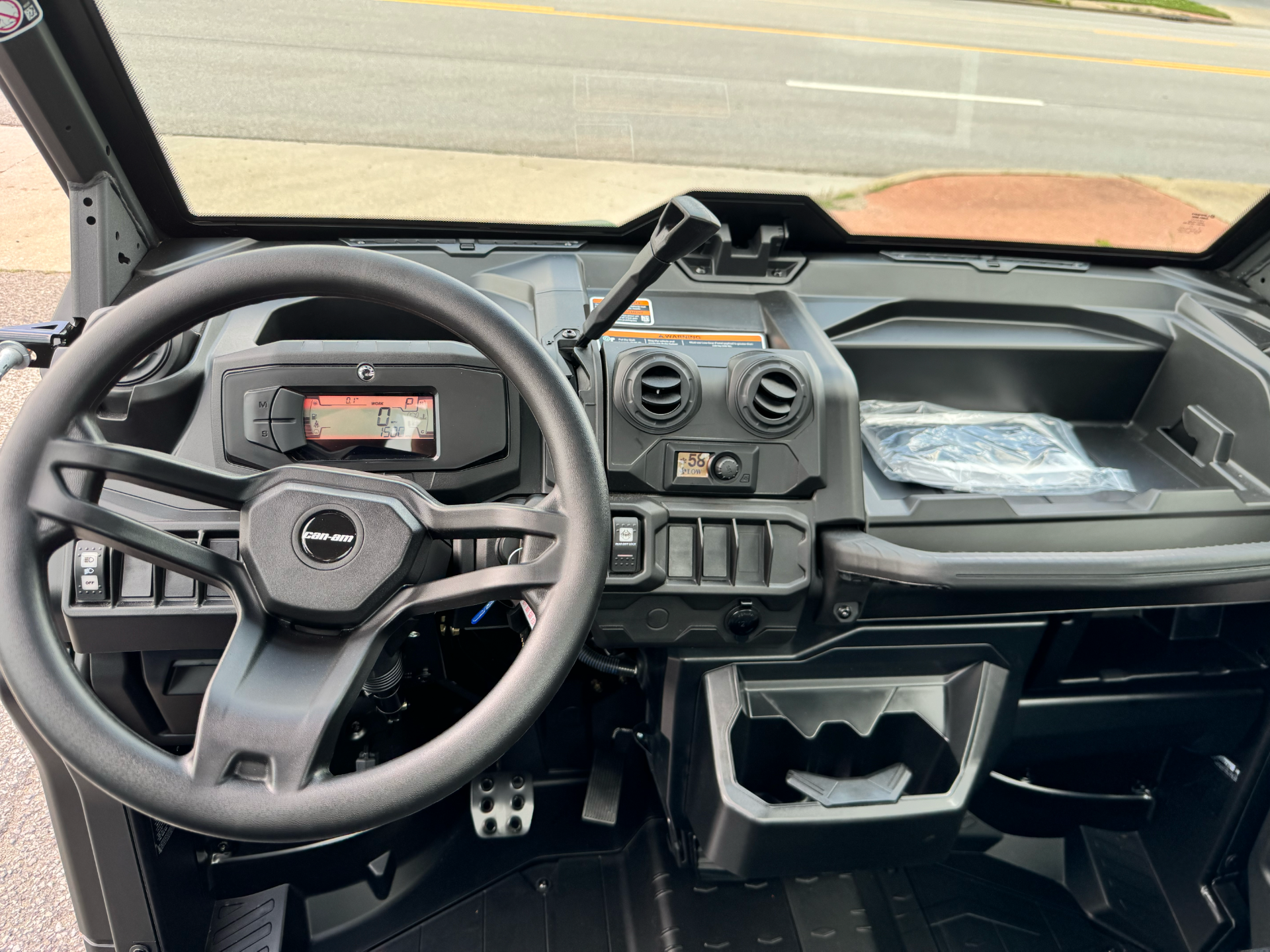 2026 Can-Am Defender DPS CAB HD10 in Seymour, Indiana - Photo 6