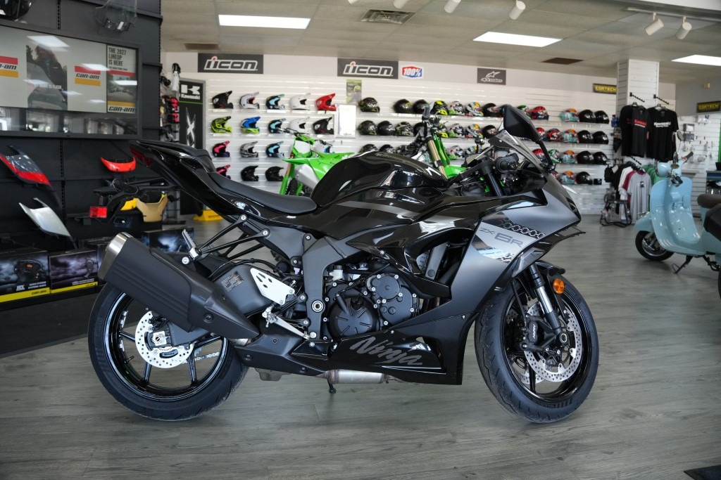 2027 Ninja® ZX-6R