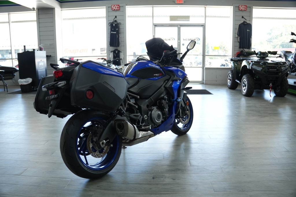 2025 Suzuki GSX-S1000GT+ 11