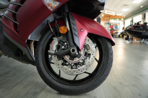 New 2025 Kawasaki Ninja® ZX™-14R ABS Metallic Matte Sovereign Red