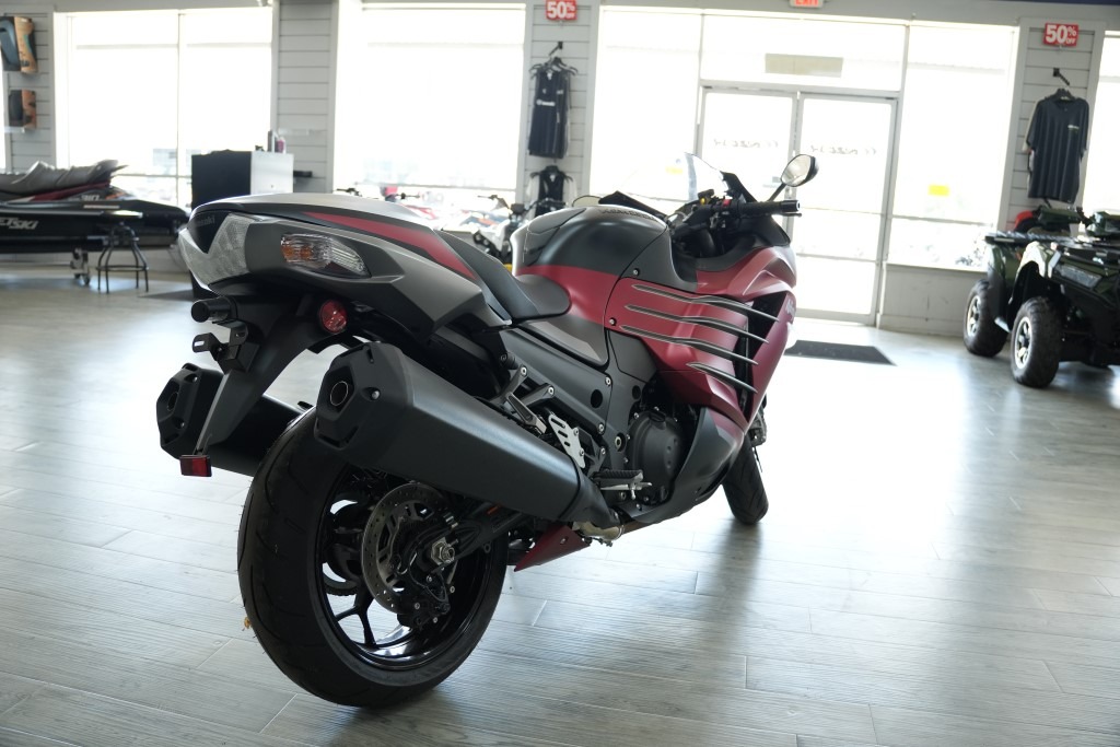 New 2025 Kawasaki Ninja® ZX™-14R ABS Metallic Matte Sovereign Red