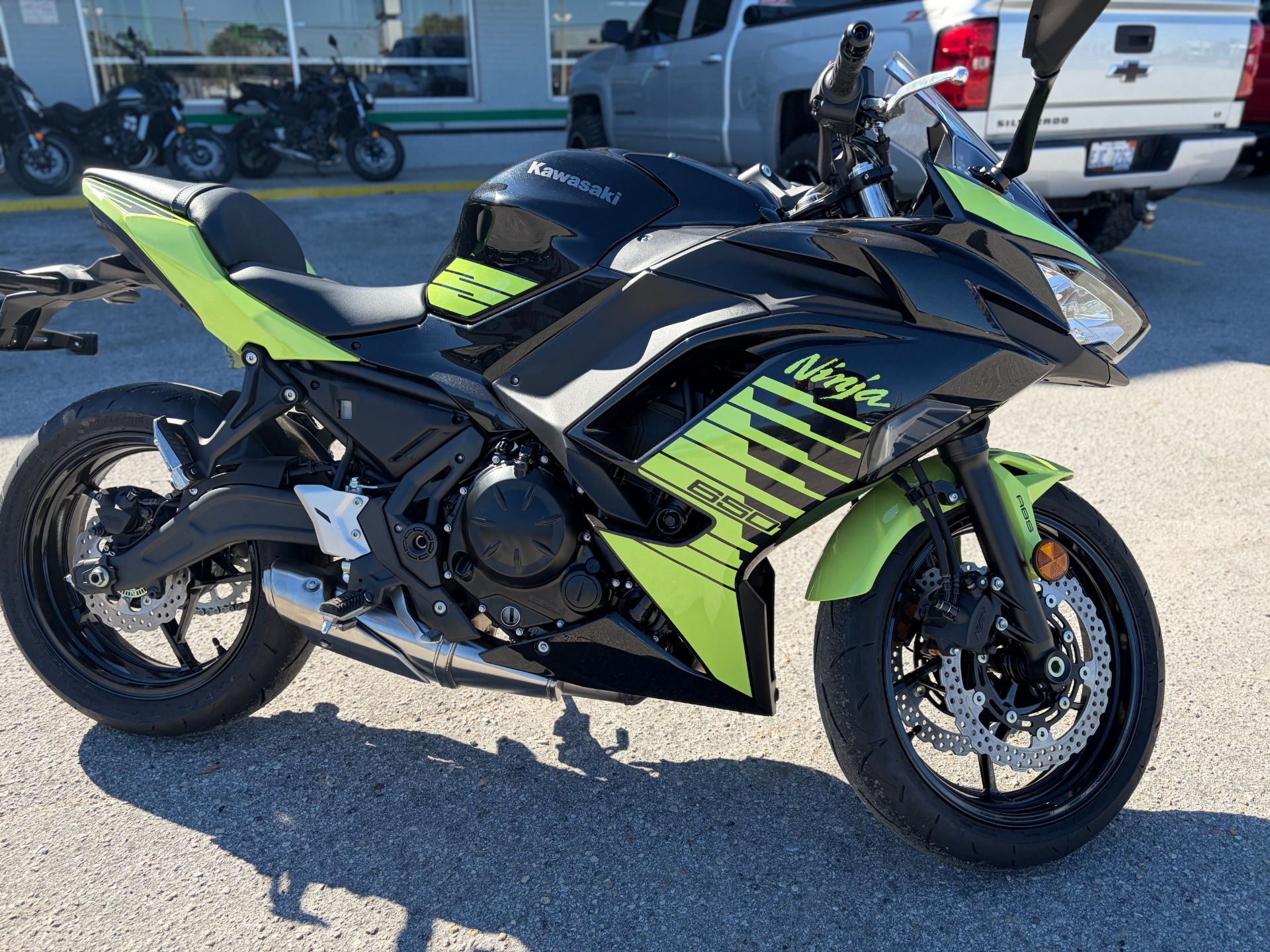 New 2026 Kawasaki Ninja® 650 ABS Metallic Yellowish Green