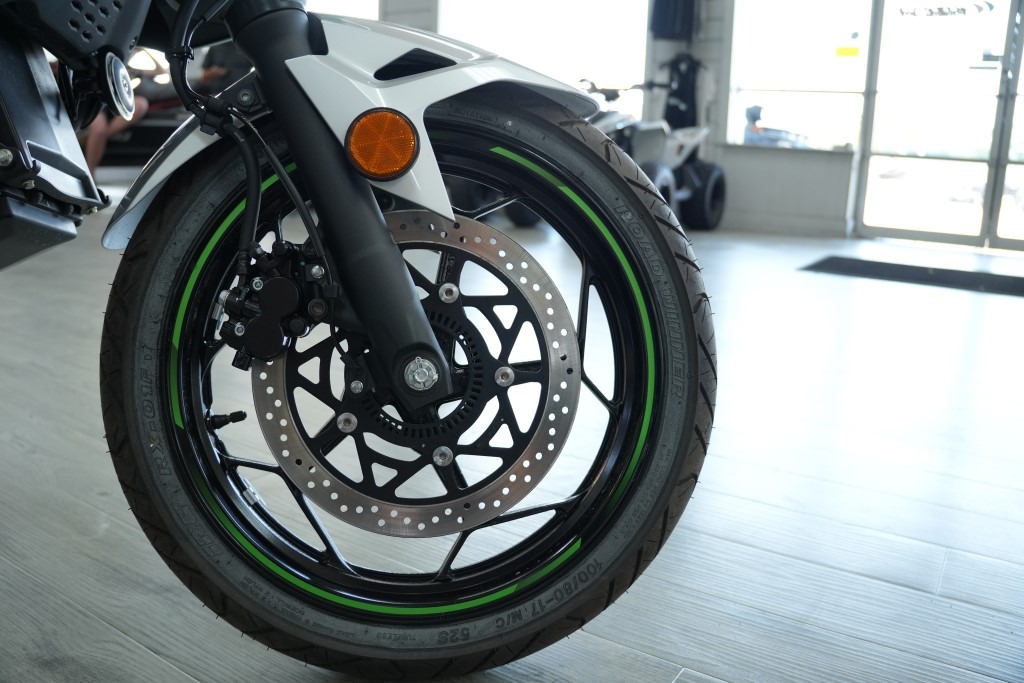 2024 Kawasaki Z e-1 ABS 3