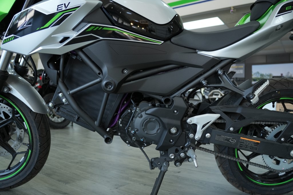 2024 Kawasaki Z e-1 ABS 7