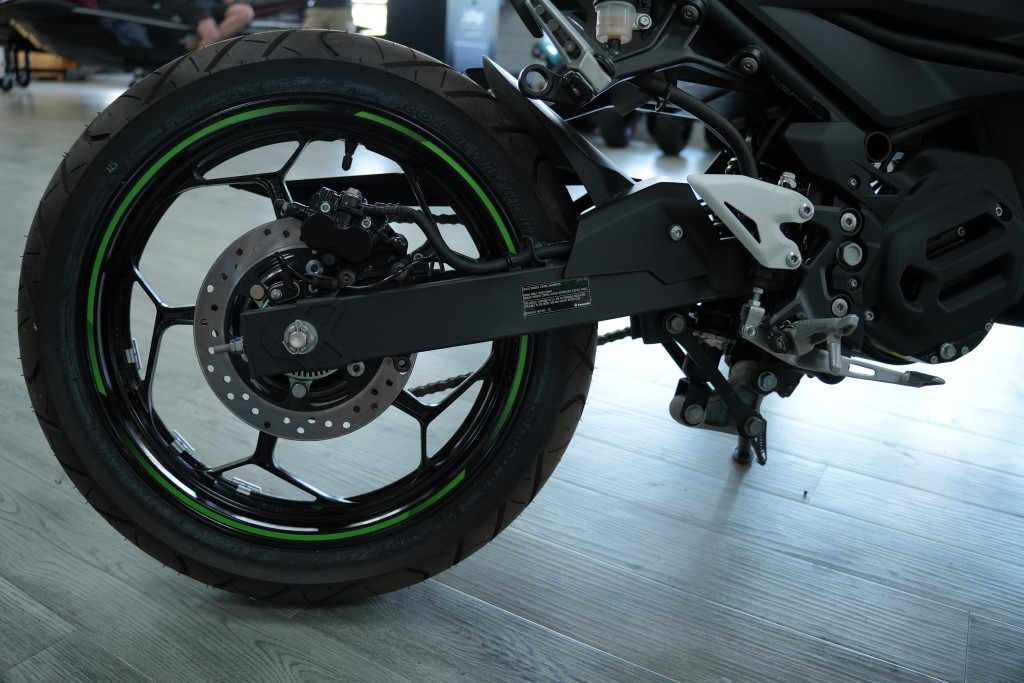 2024 Kawasaki Z e-1 ABS 11