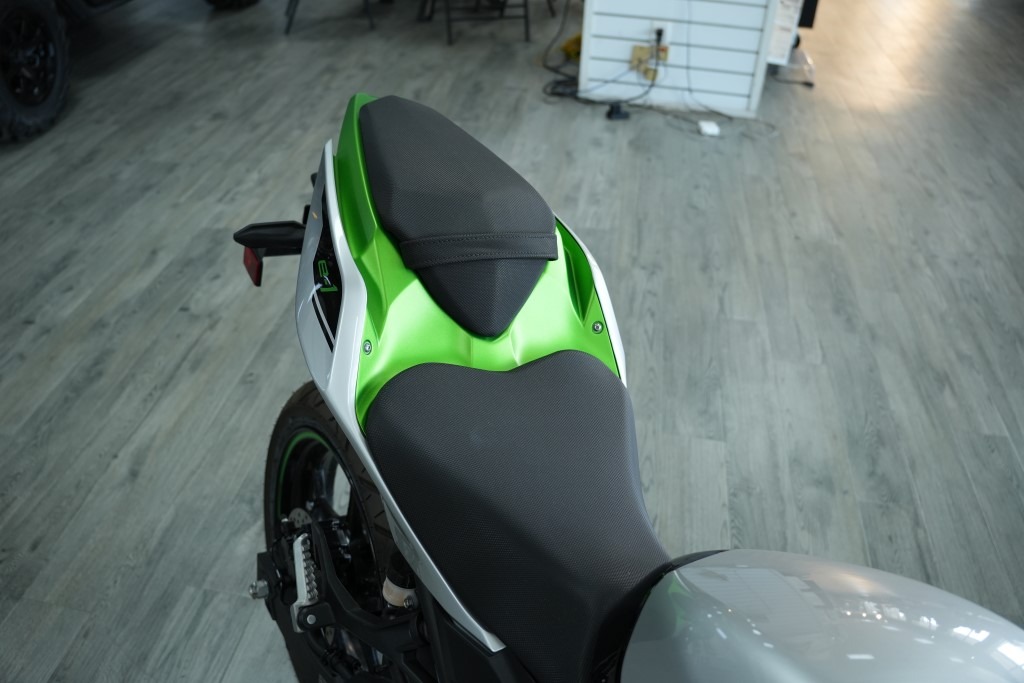 2024 Kawasaki Z e-1 ABS 12
