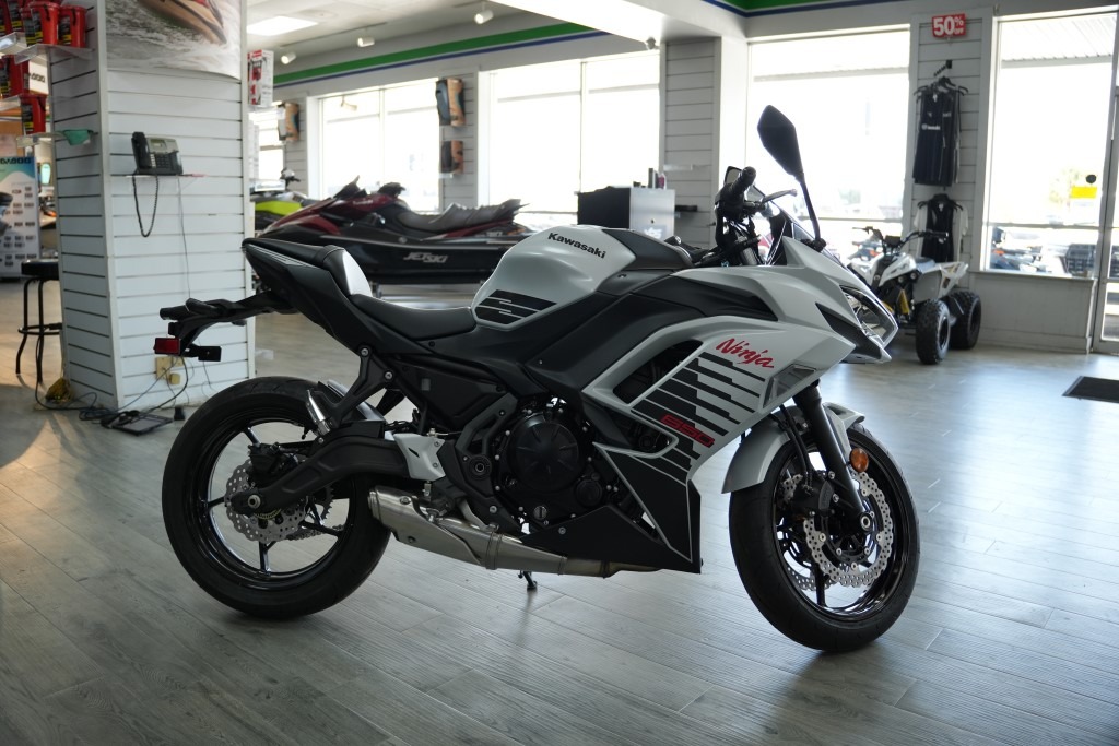 2026 Kawasaki Ninja® 650 ABS 1