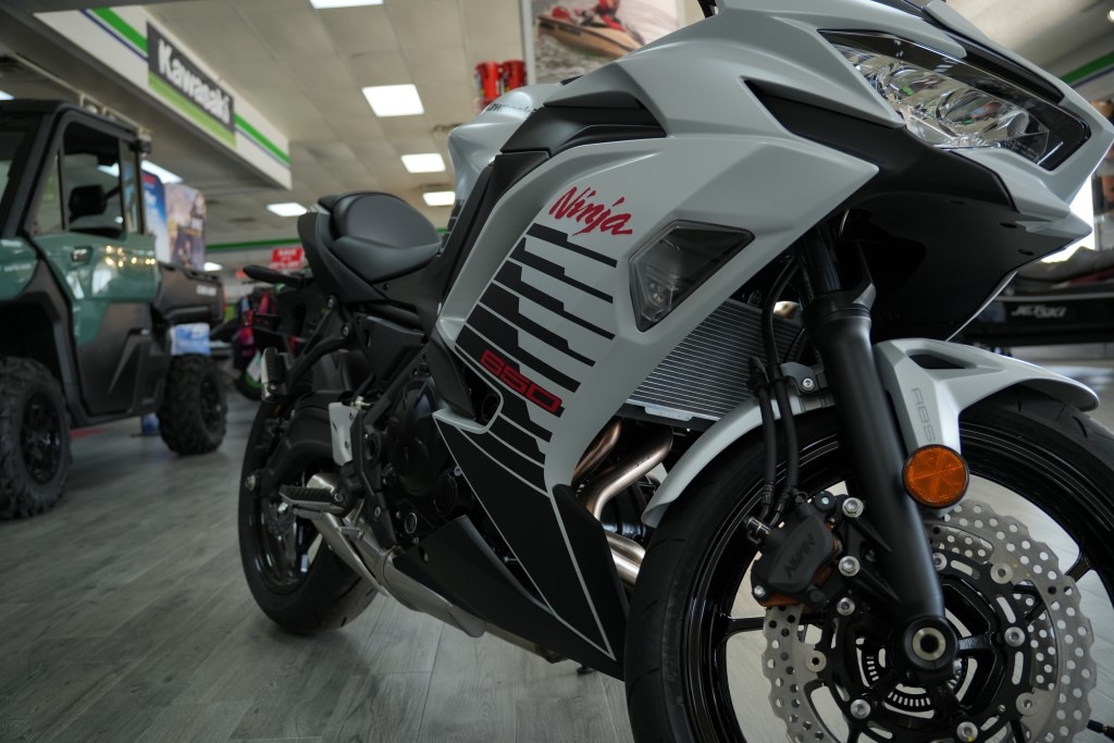 2026 Kawasaki Ninja® 650 ABS 3