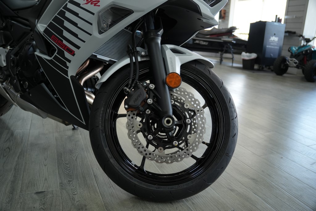 2026 Kawasaki Ninja® 650 ABS 4