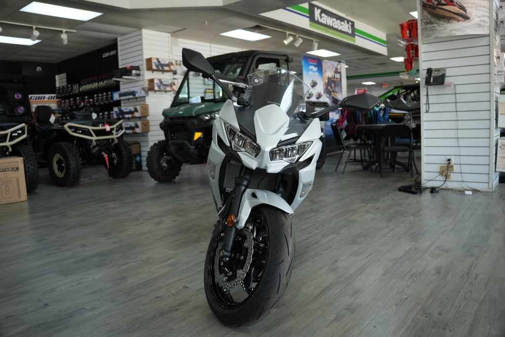 2026 Kawasaki Ninja® 650 ABS 7