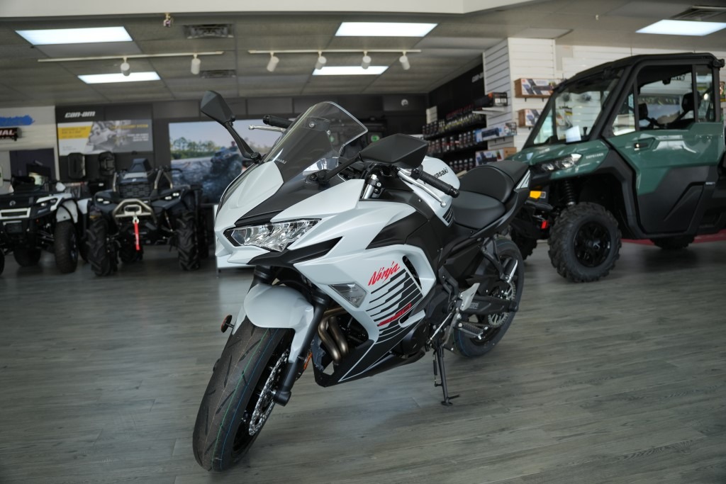 2026 Kawasaki Ninja® 650 ABS 8